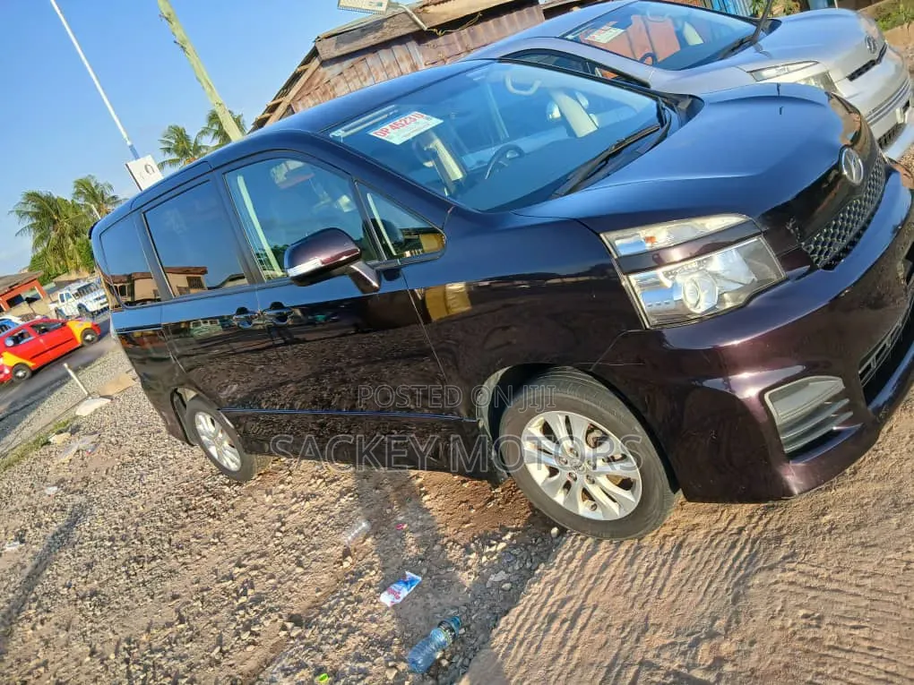 Toyota Voxy 2012 Brown