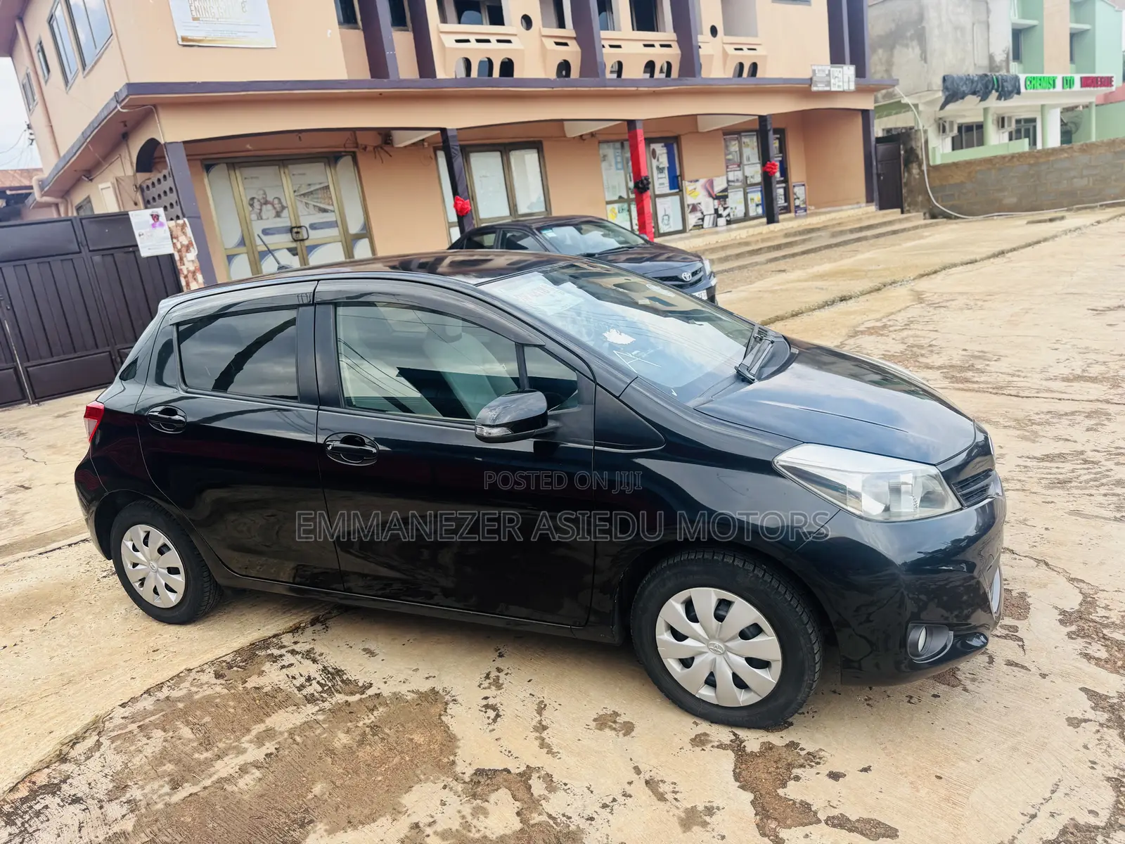 Toyota Vitz 1.0 FWD 5dr 2013 Black