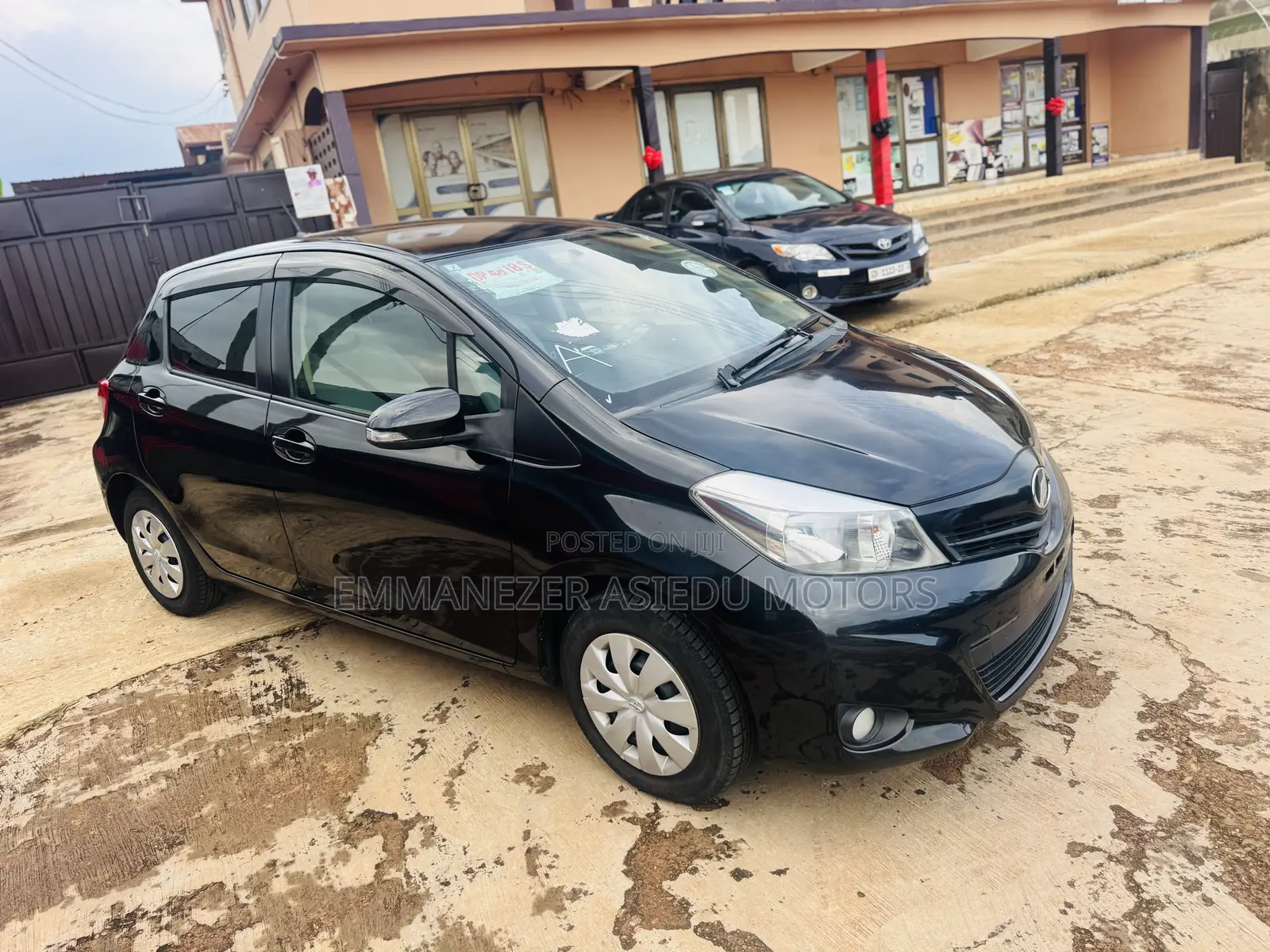 Toyota Vitz 1.0 FWD 5dr 2013 Black
