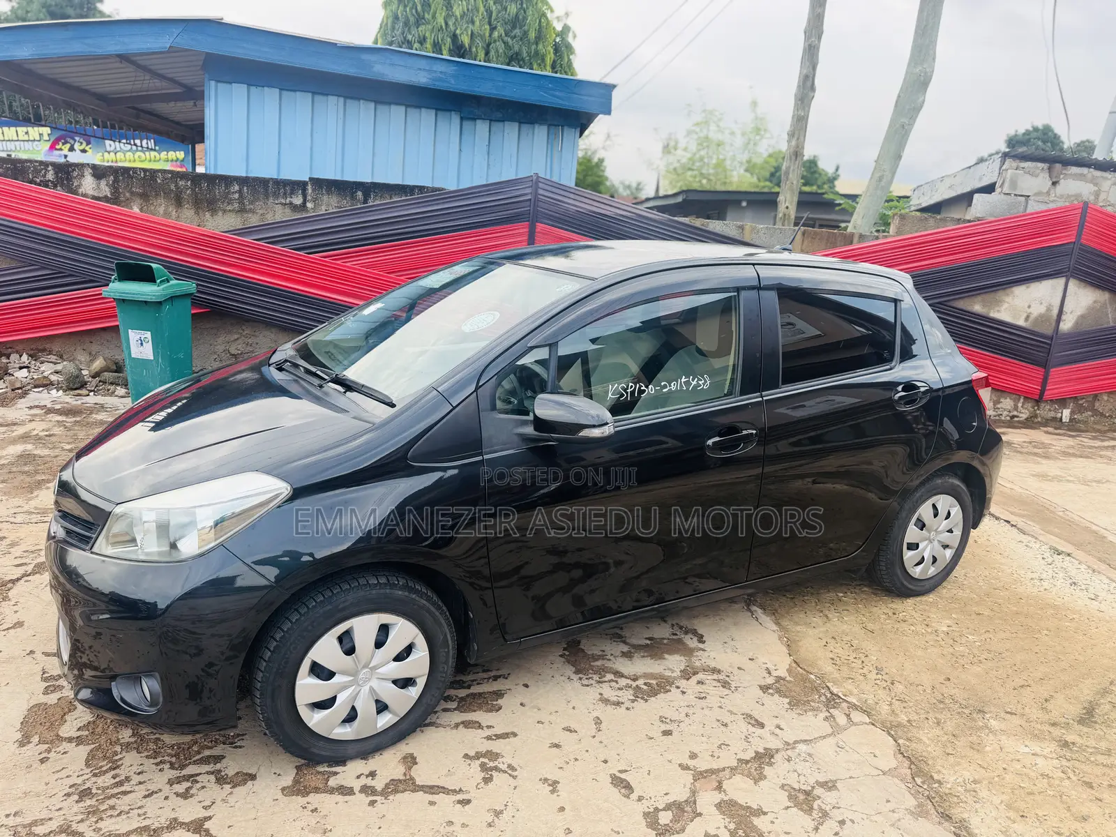Toyota Vitz 1.0 FWD 5dr 2013 Black