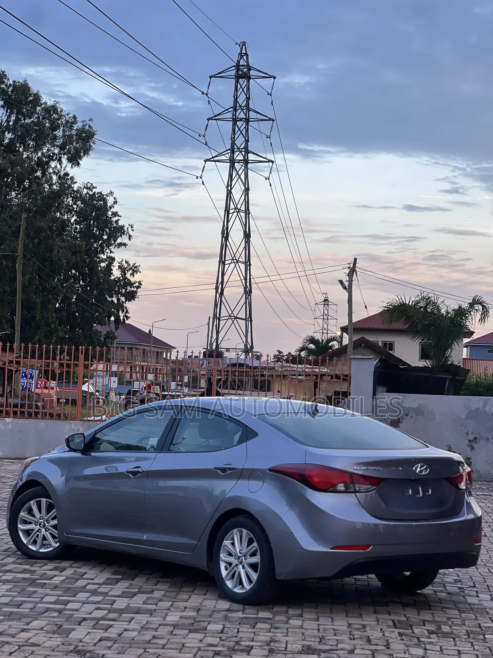 Hyundai Elantra Limited Sedan FWD (1.8L 4cyl 6A) 2016 Gray