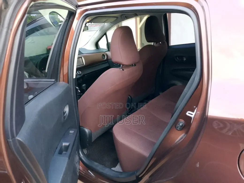 Toyota Vitz 1.3 FWD 5dr 2012 Brown