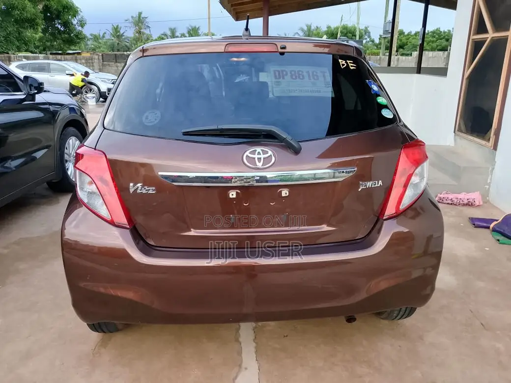 Toyota Vitz 1.3 FWD 5dr 2012 Brown