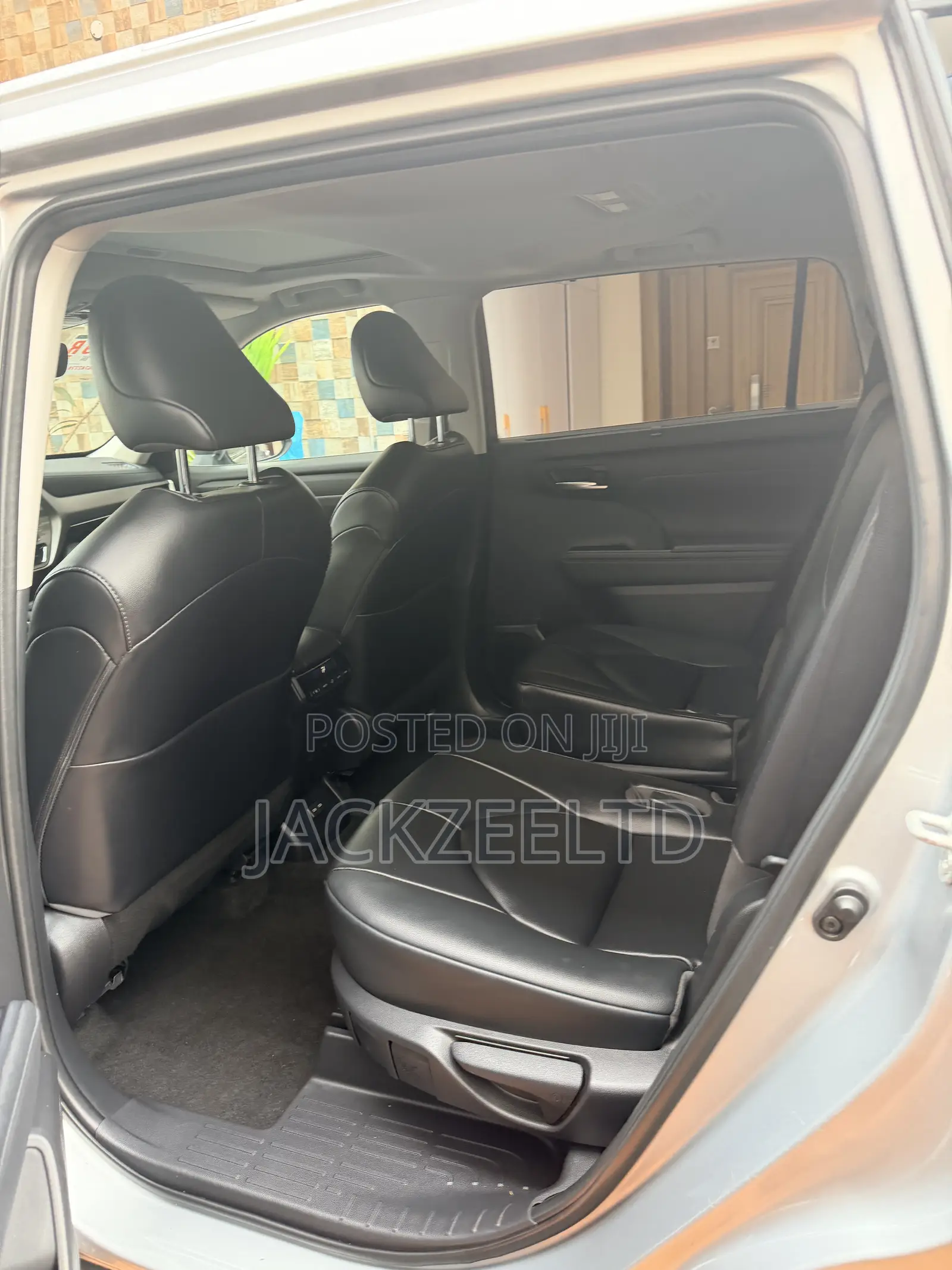 Toyota Highlander XLE AWD 2023 Silver