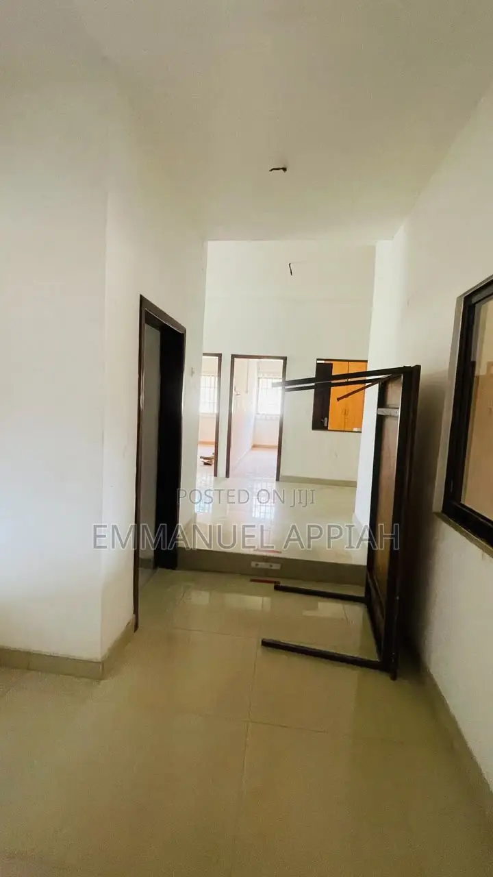 6bdrm House in North Legon for sale
