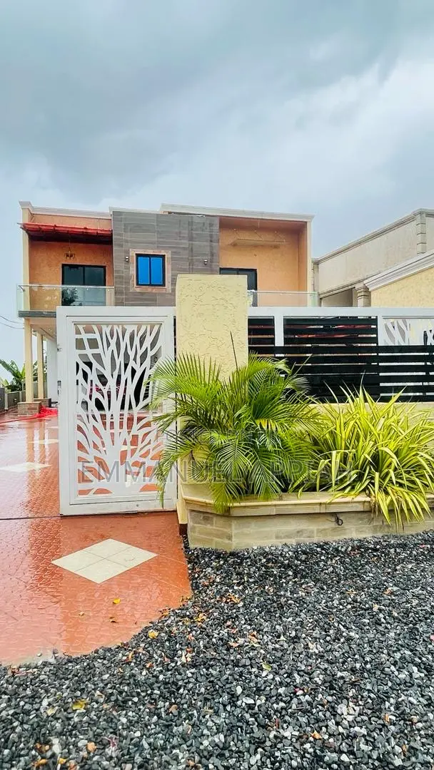 4bdrm House in Kwabenya, Accra Metropolitan for sale