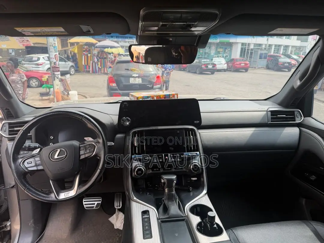 Lexus LX 600 2023 Gold