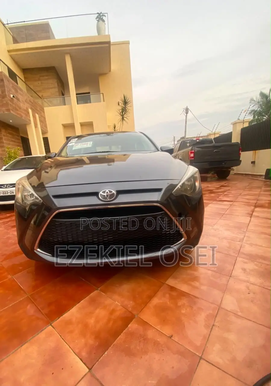 Toyota Yaris iA 1.5 FWD 2019 Gray