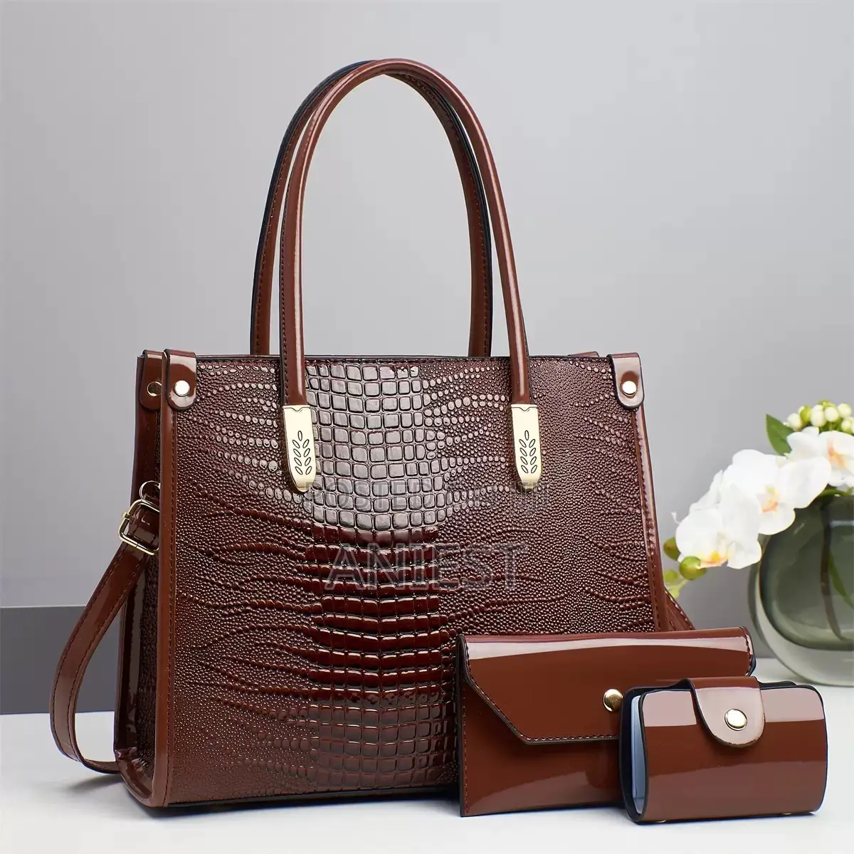Elegant Ladies Hand Bag With Purse