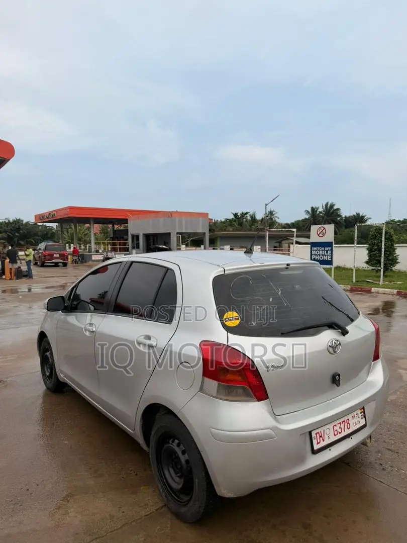 Toyota Vitz 1.0 FWD 3dr 2010 Silver
