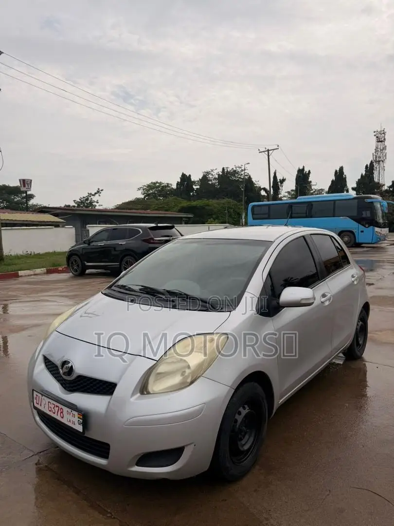 Toyota Vitz 1.0 FWD 3dr 2010 Silver