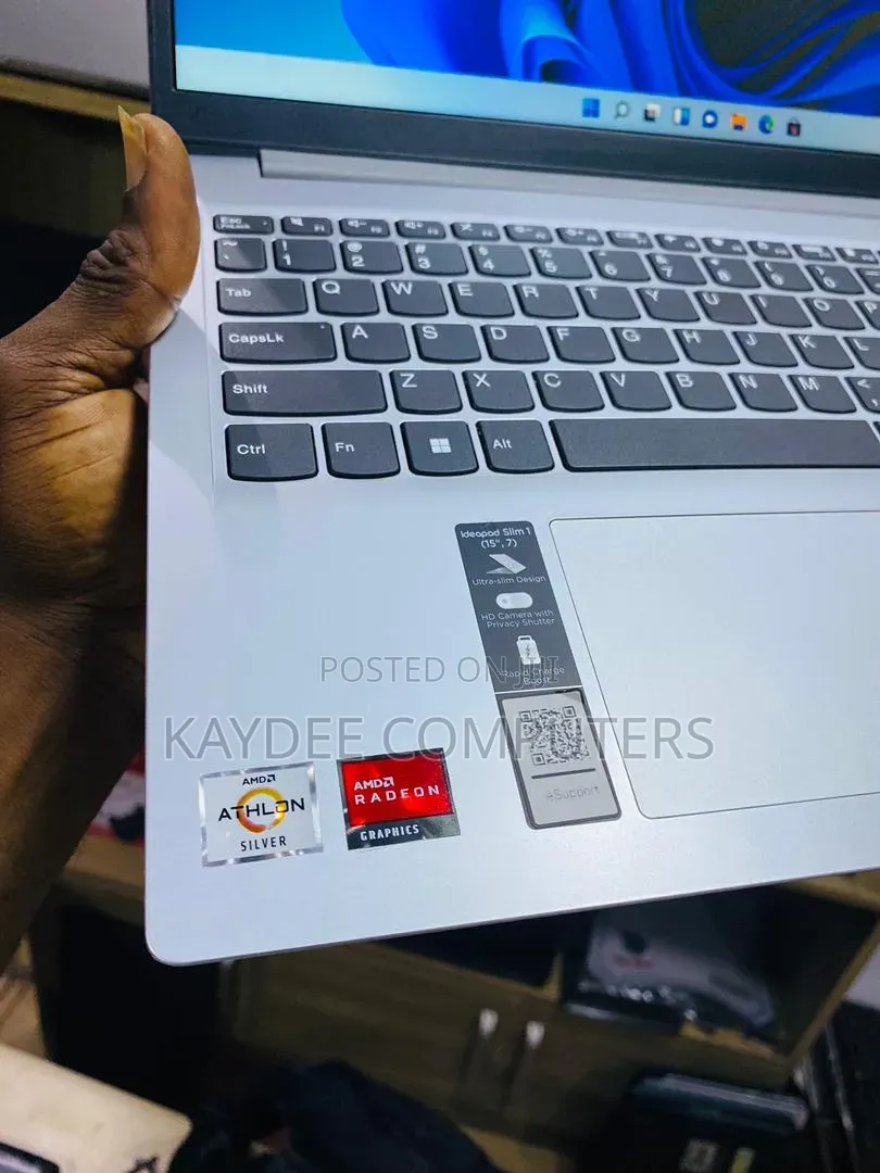 Laptop Lenovo IdeaPad 300 4GB AMD SSD 128GB