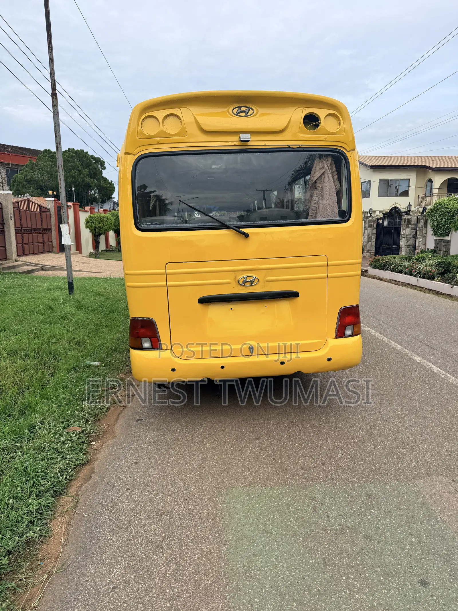 Hyundai H1 2016 Yellow