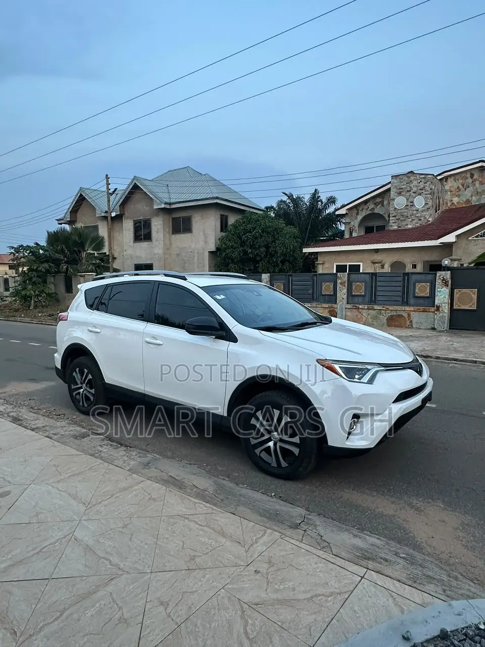 Toyota RAV4 LE AWD 2019 White