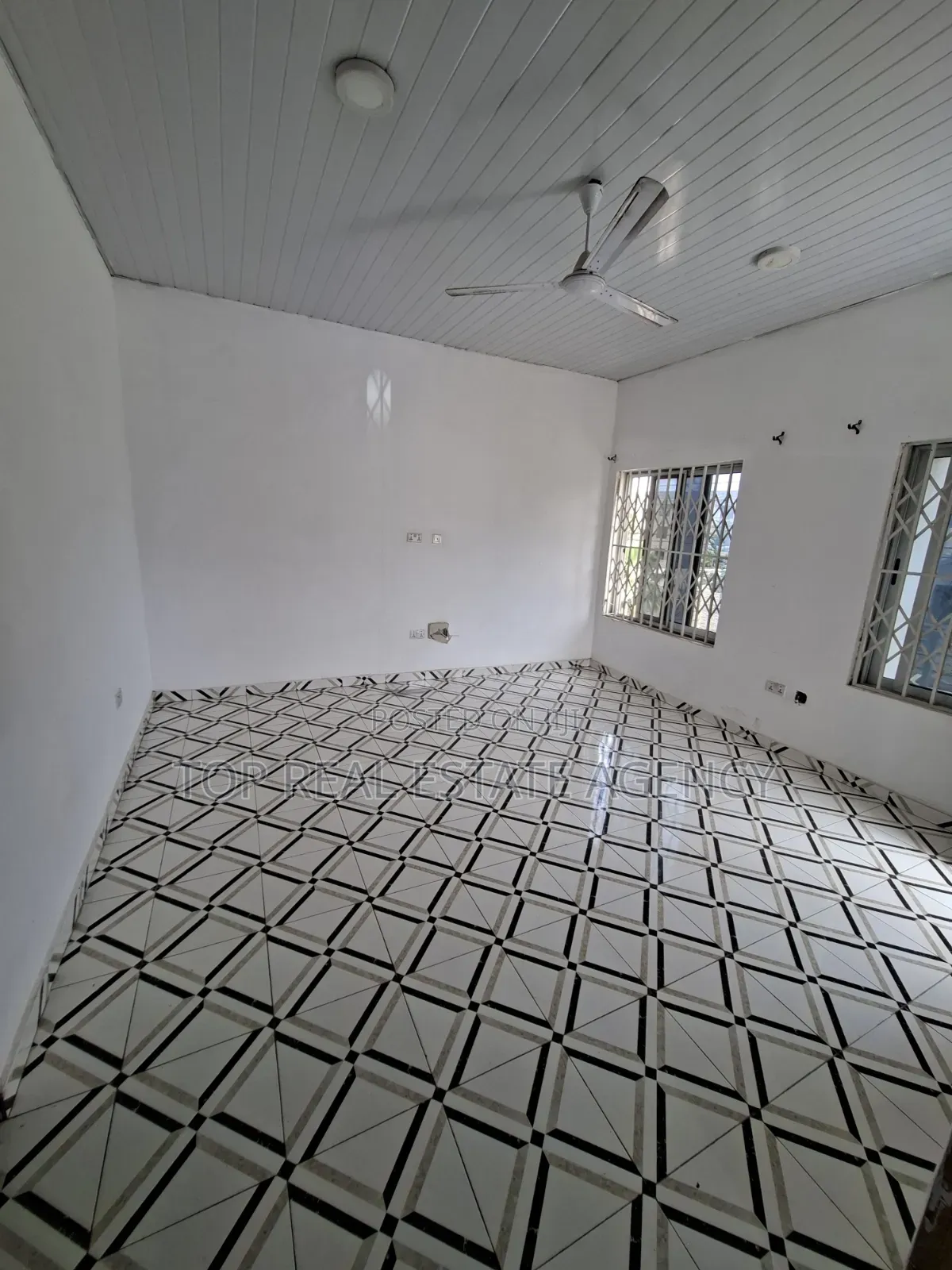 2bdrm Apartment in Behind The Papa'S, North Legon for rent