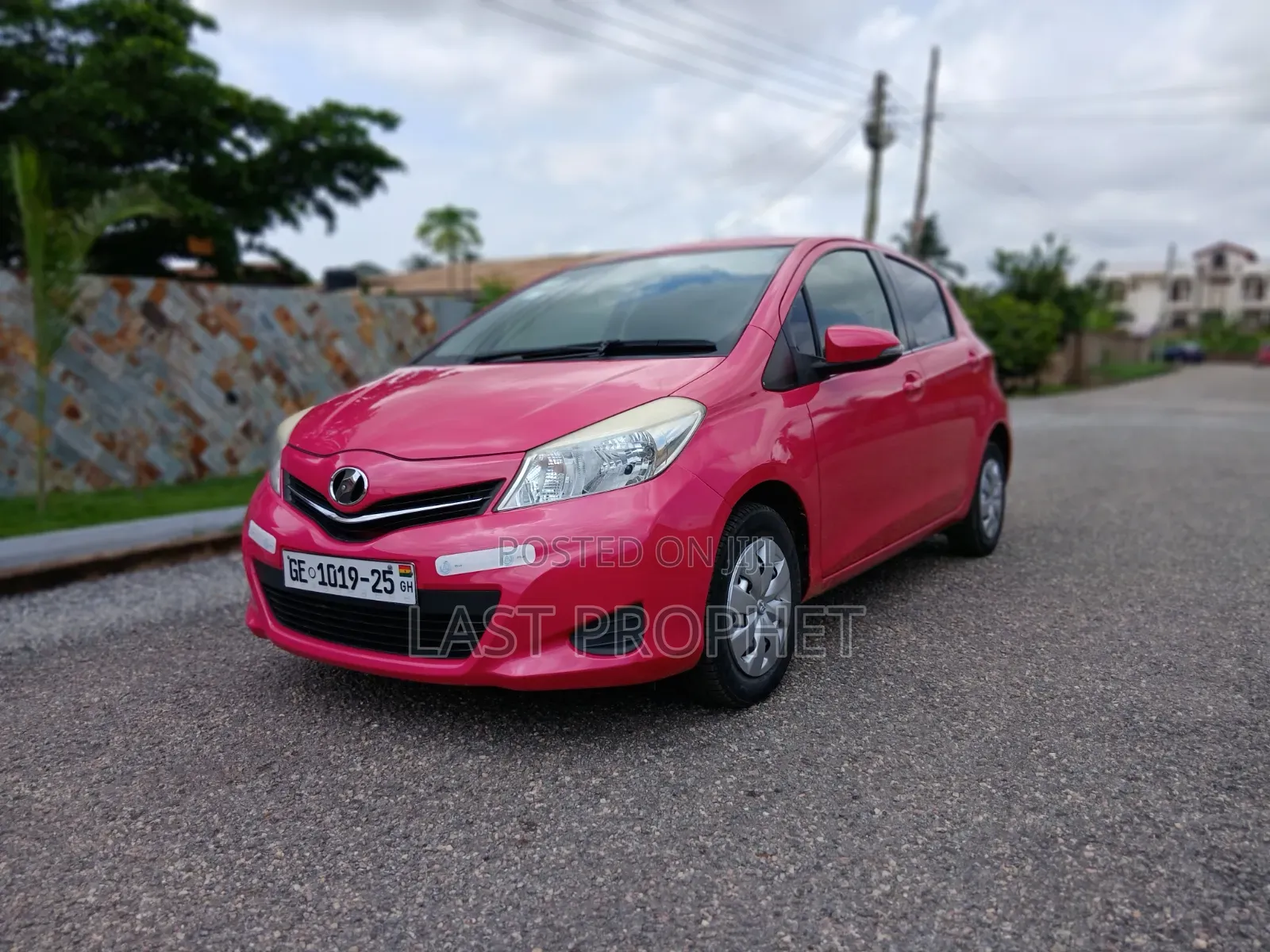 Toyota Vitz 1.0 FWD 5dr 2013 Red