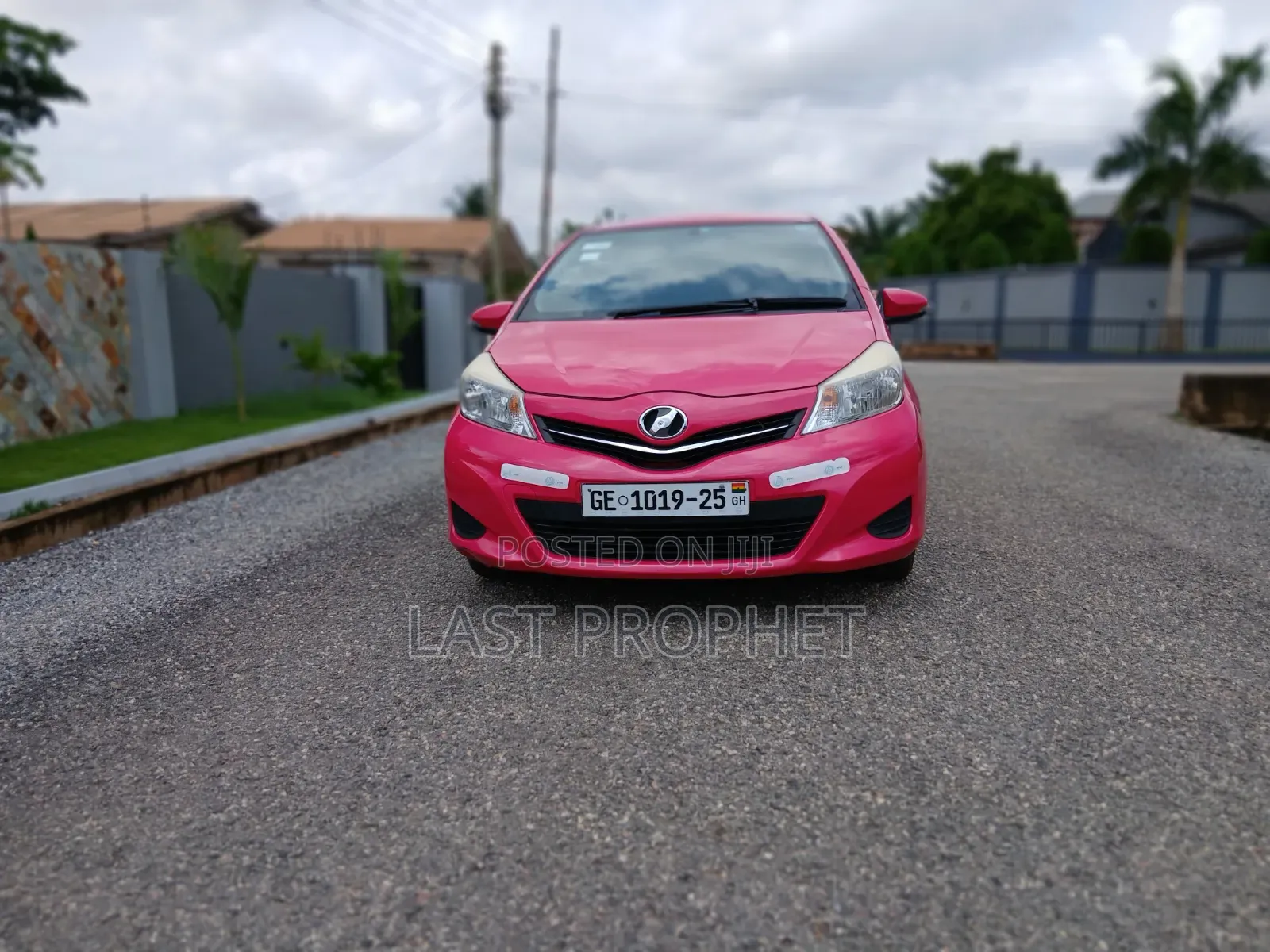 Toyota Vitz 1.0 FWD 5dr 2013 Red