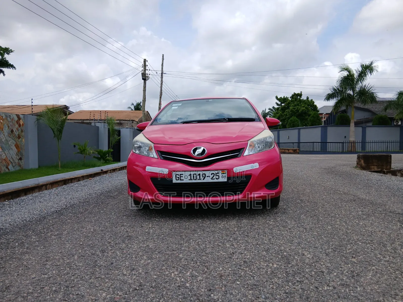 Toyota Vitz 1.0 FWD 5dr 2013 Red