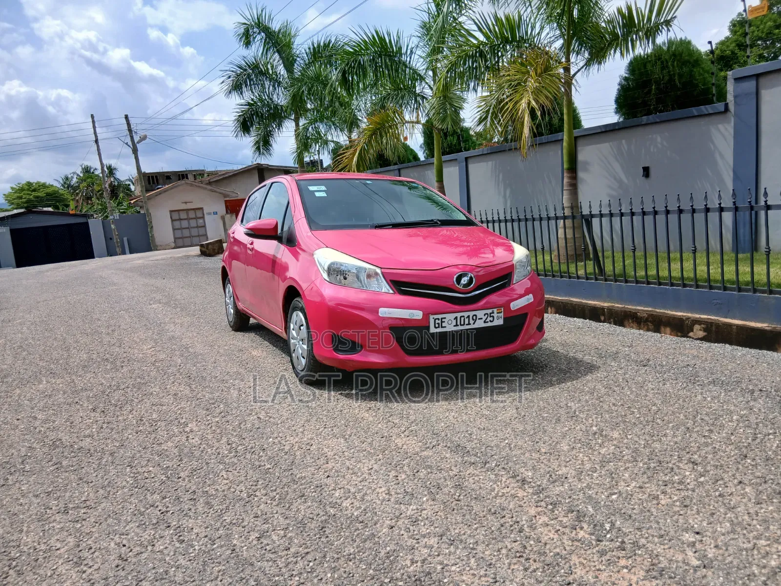 Toyota Vitz 1.0 FWD 5dr 2013 Red