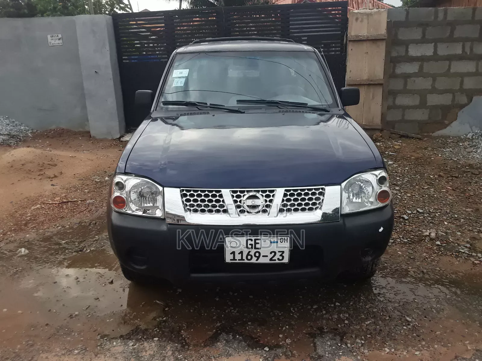 Nissan Hardbody 2011 Black