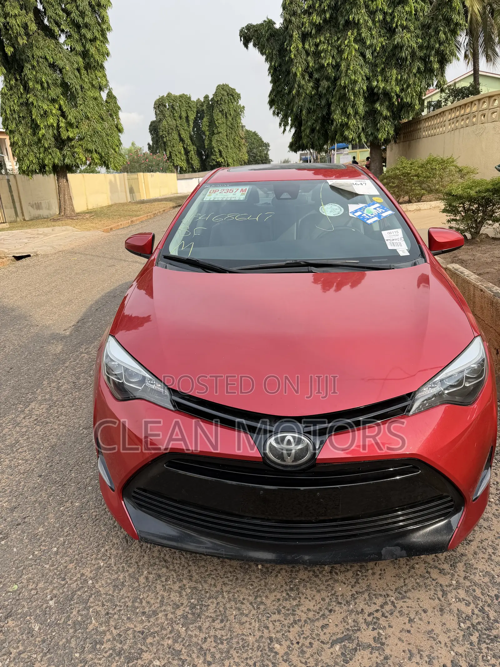 Toyota Corolla XLE (1.8L 4cyl 2A) 2018 Red