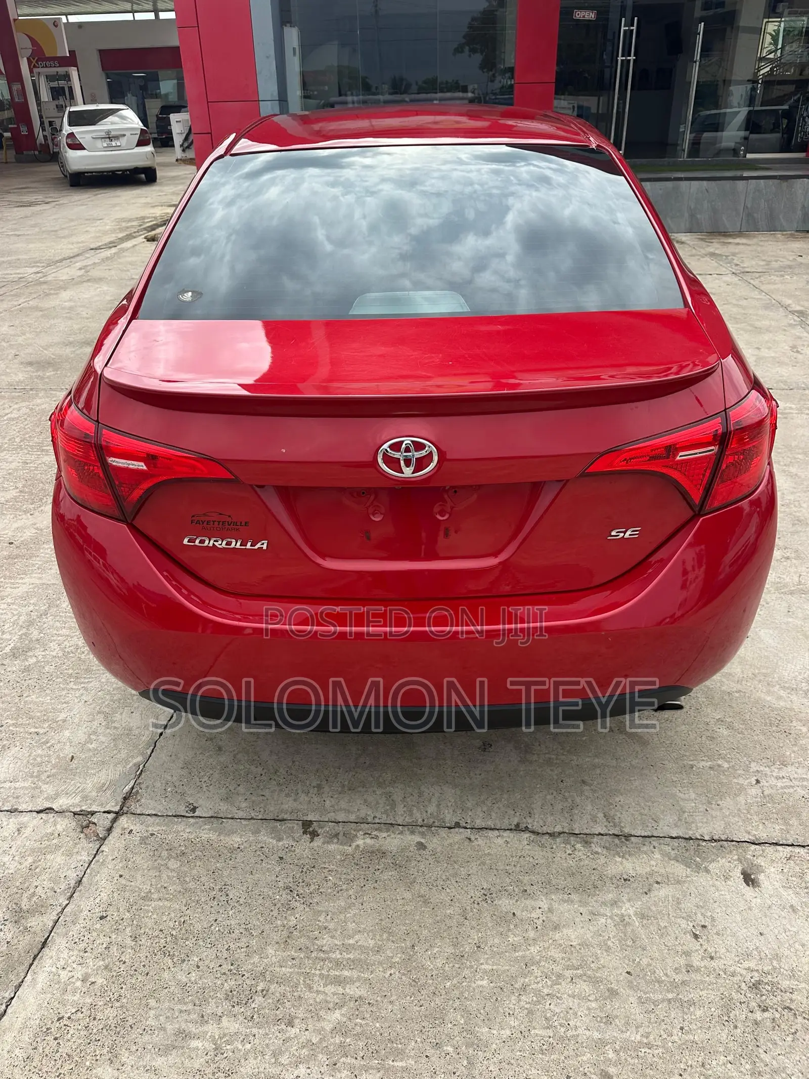 Toyota Corolla SE 4dr Sedan (1.8L 4cyl CVT) 2017 Red