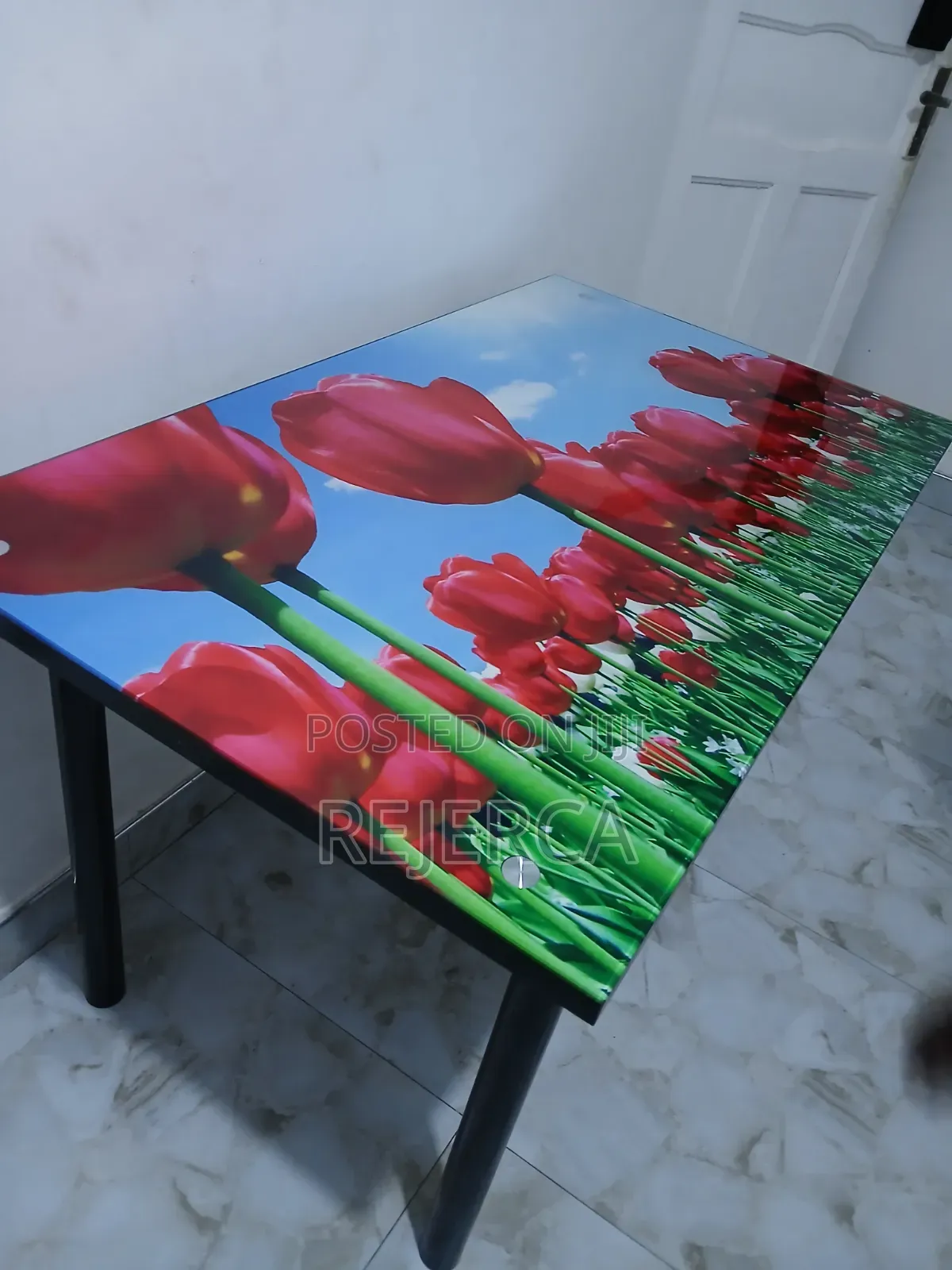 4 Capacity Dinning Table