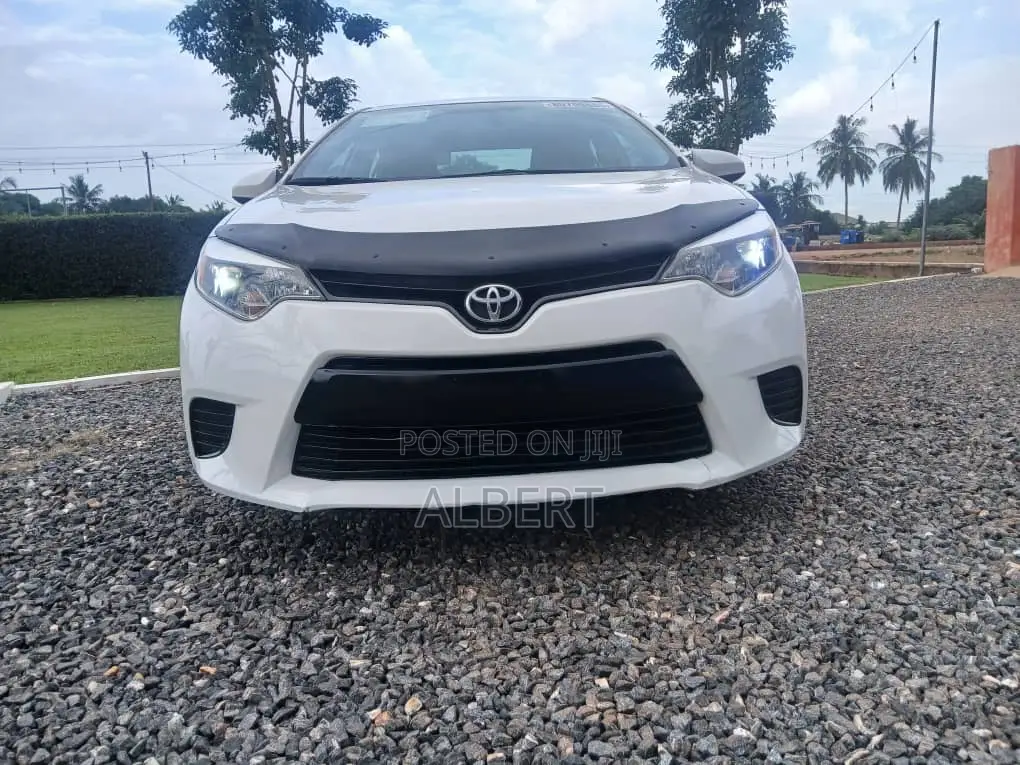 Toyota Corolla LE 4dr Sedan (1.8L 4cyl CVT) 2014 White