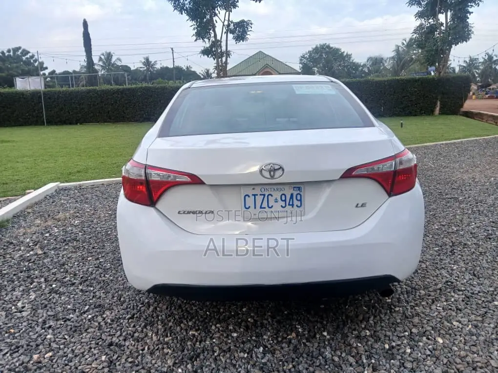 Toyota Corolla LE 4dr Sedan (1.8L 4cyl CVT) 2014 White