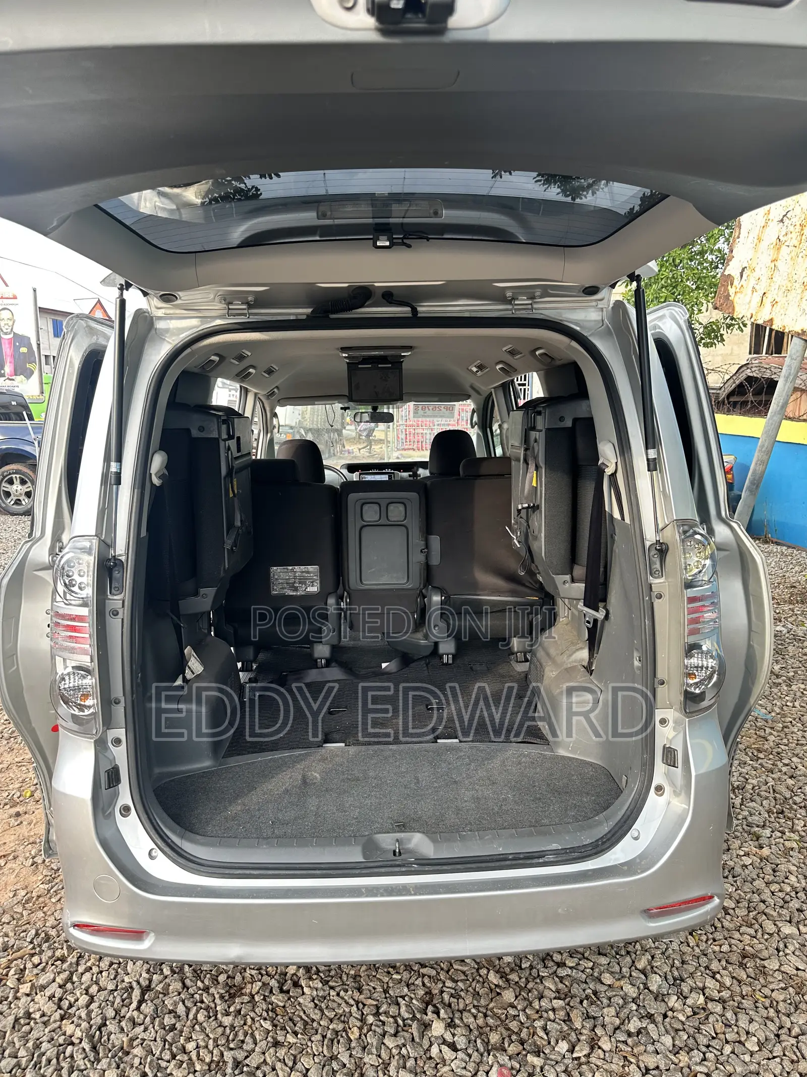 Toyota Voxy 2013 Silver