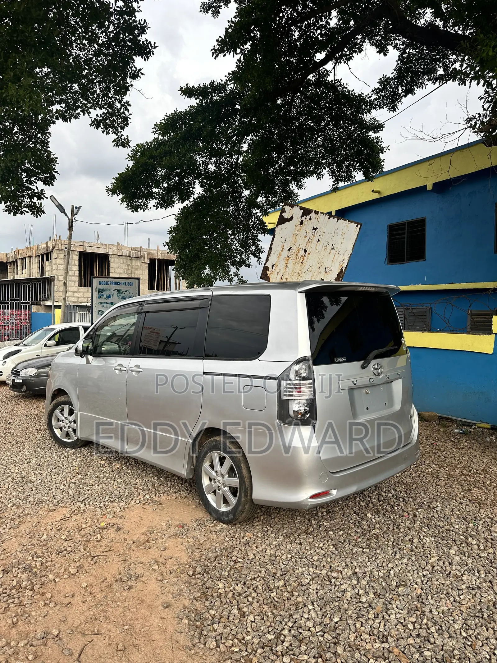 Toyota Voxy 2013 Silver