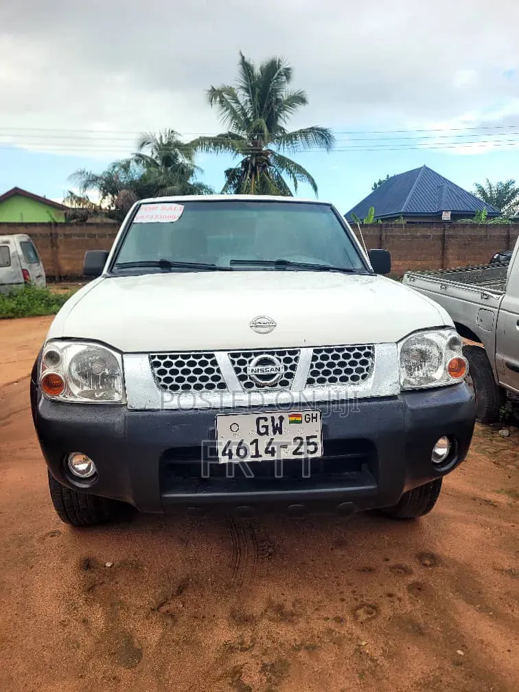 Nissan Hardbody 2010 White