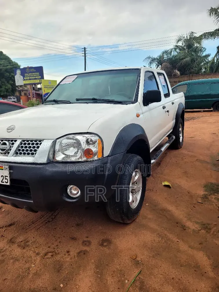 Nissan Hardbody 2010 White