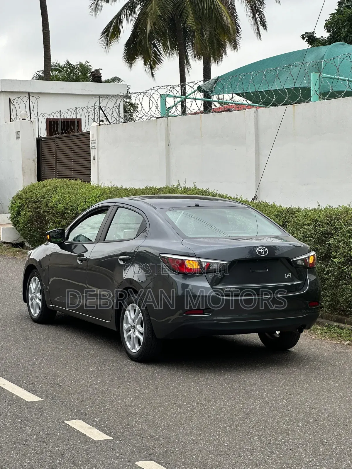Toyota Yaris iA 1.5 FWD 2017 Gray