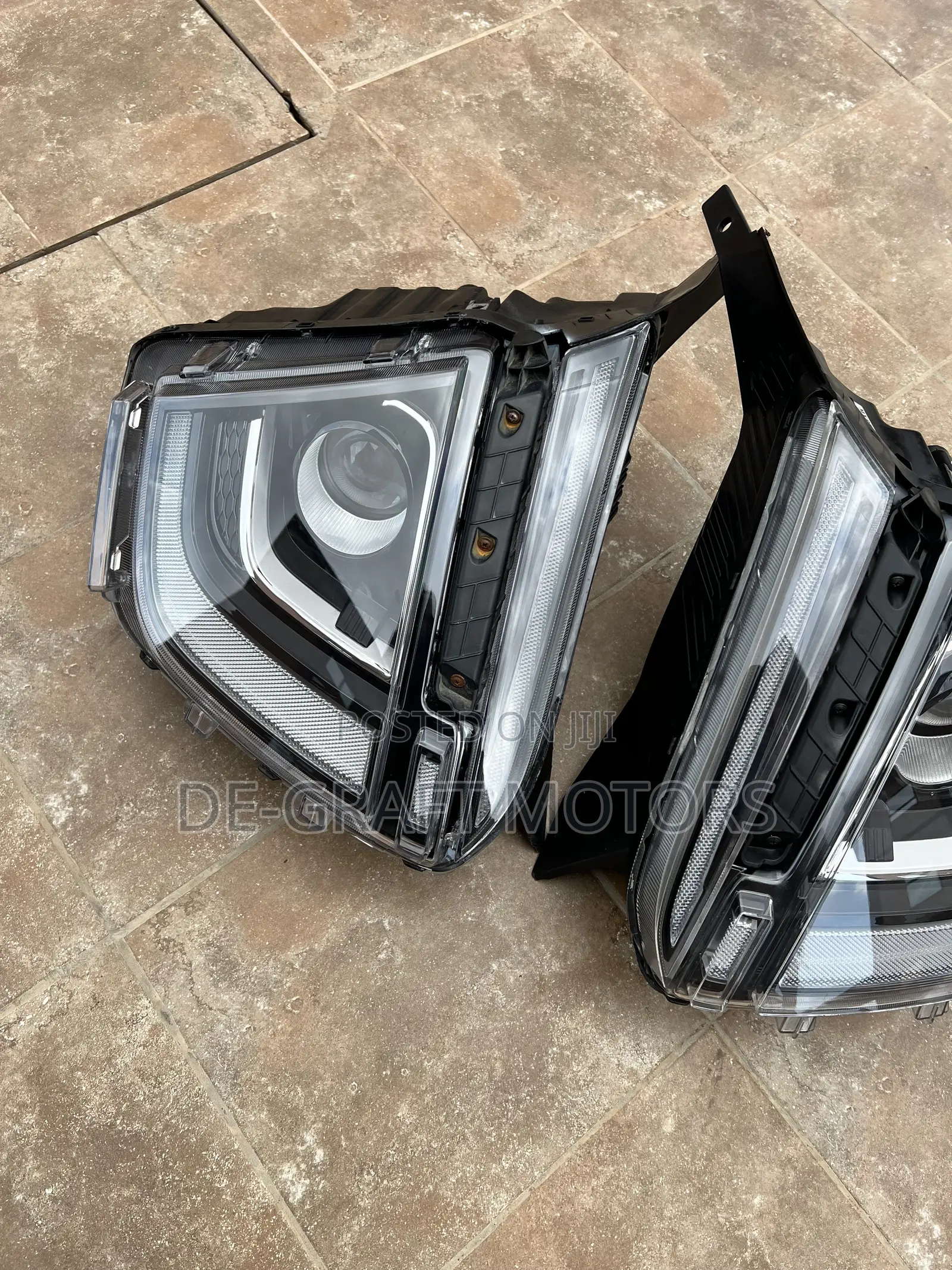 Creta 23 Headlight Pair