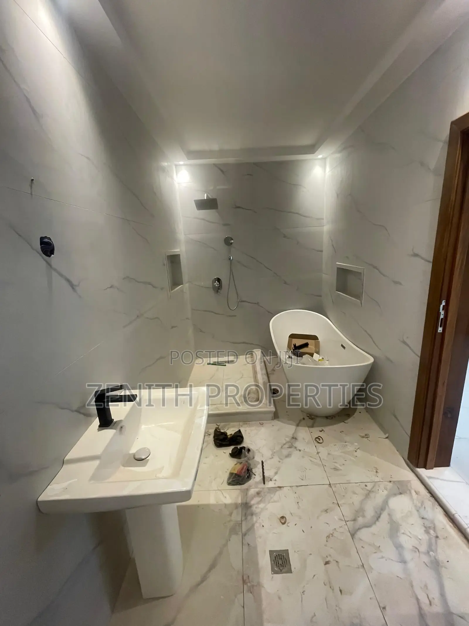 3bdrm Apartment in Zenith Properties, West Hills Mall Area for rent