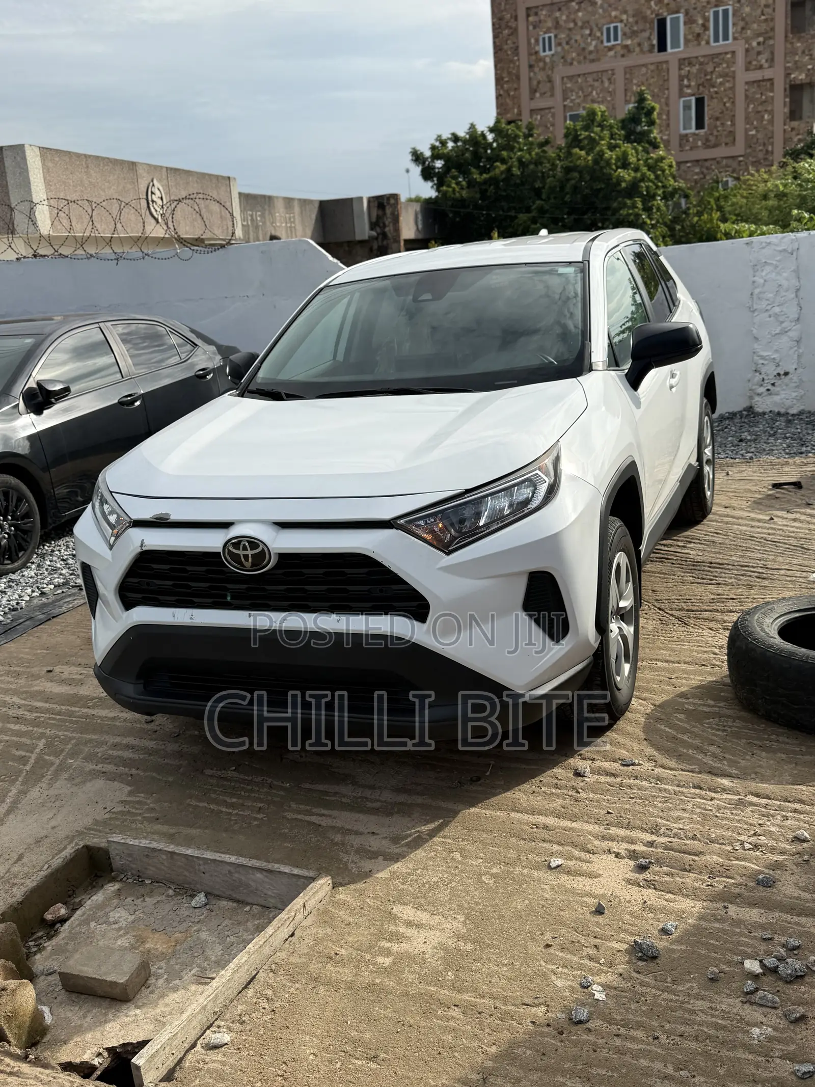 Toyota RAV4 LE 2022 White