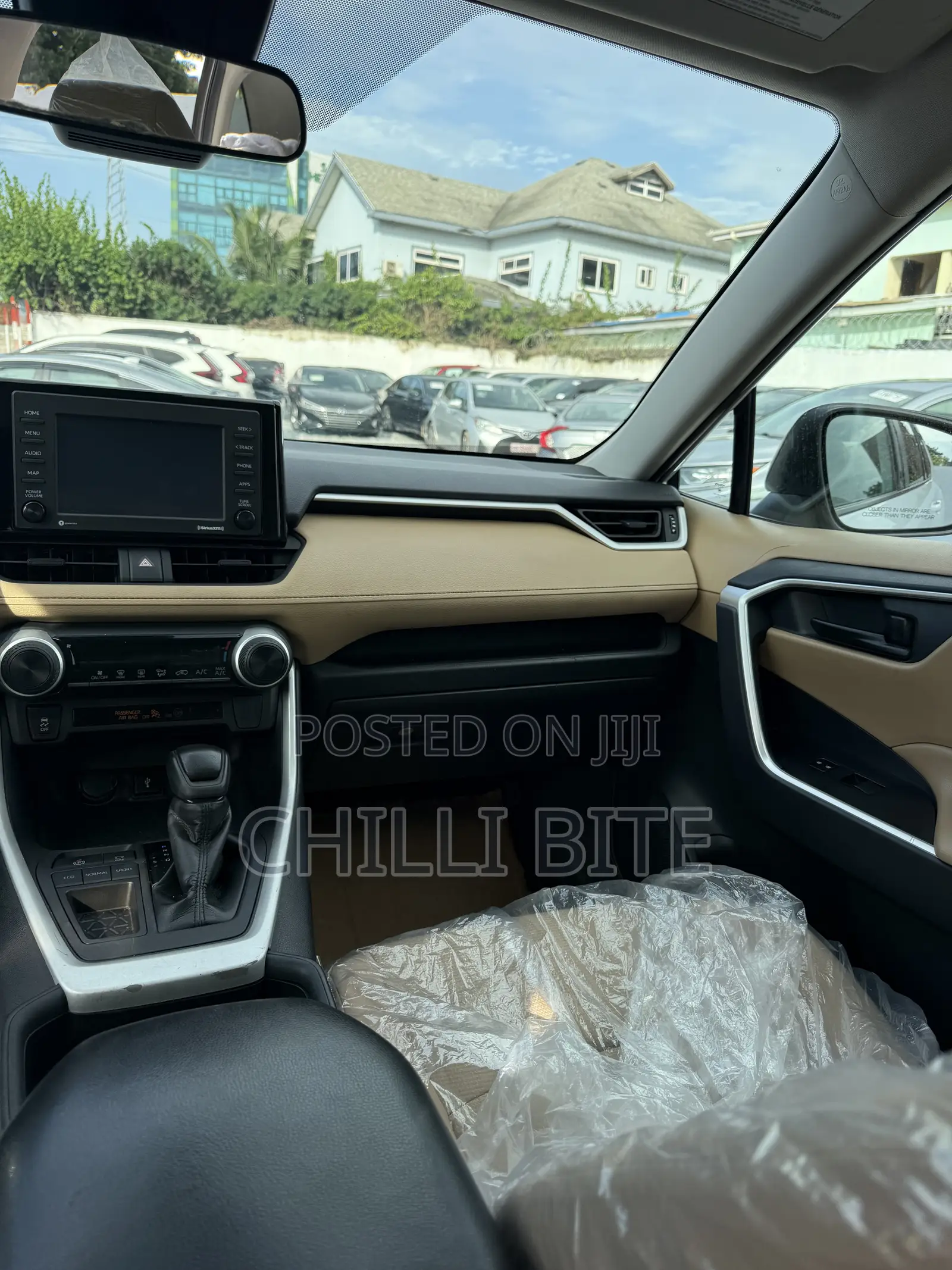 Toyota RAV4 LE 2022 White