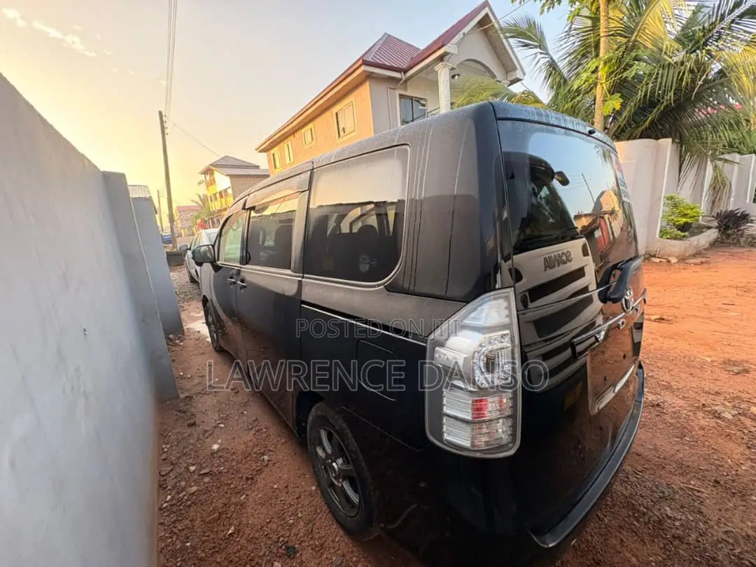 Toyota Voxy 2011 Black