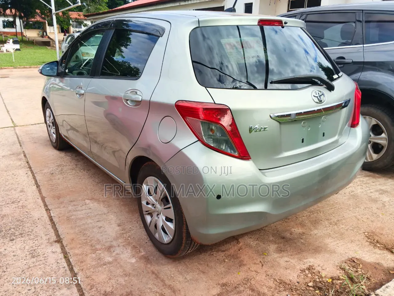 Toyota Vitz 2011 Silver