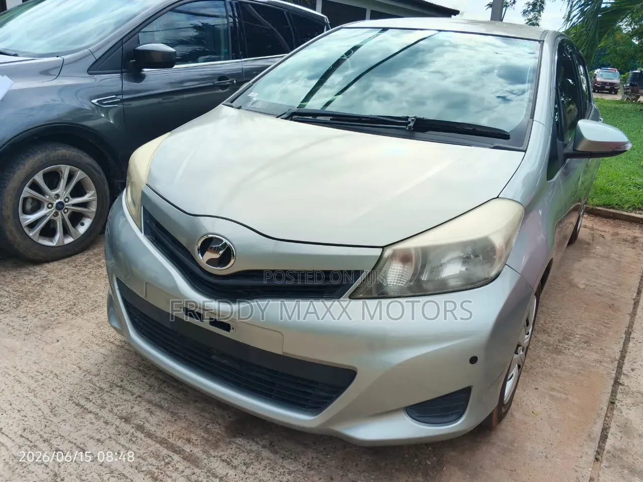 Toyota Vitz 2011 Silver