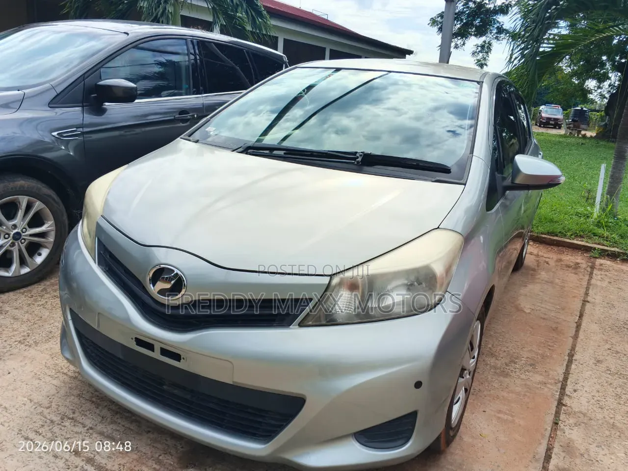 Toyota Vitz 2011 Silver