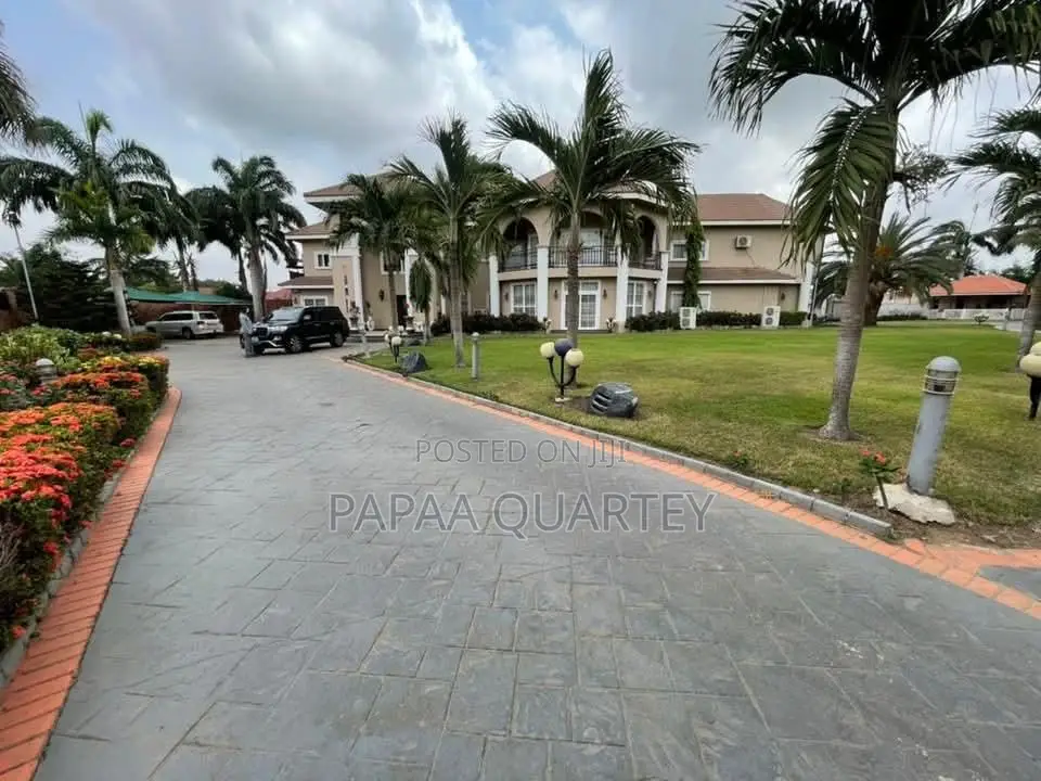 5bdrm House in East Legon for sale