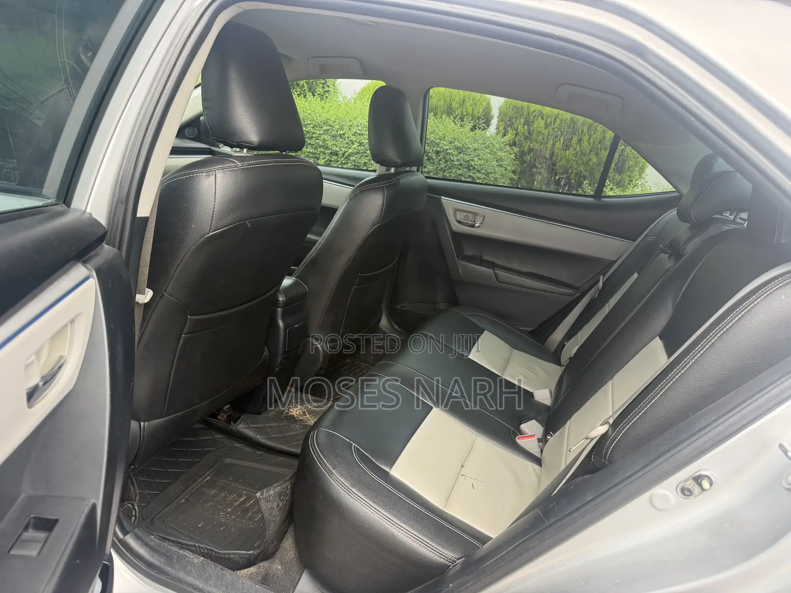 Toyota Corolla LE Premium 4dr Sedan (1.8L 4cyl CVT) 2016 Silver