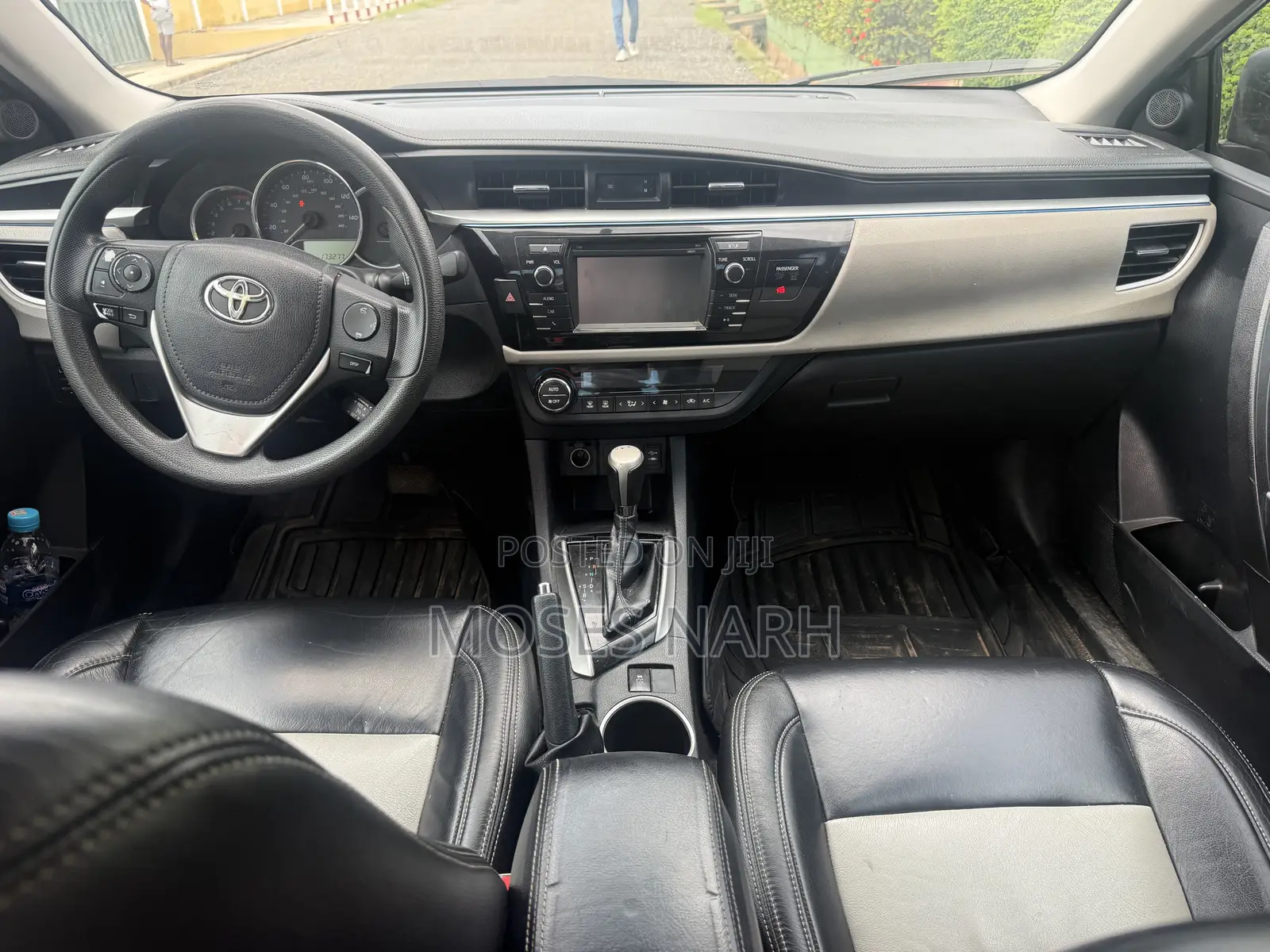 Toyota Corolla LE Premium 4dr Sedan (1.8L 4cyl CVT) 2016 Silver
