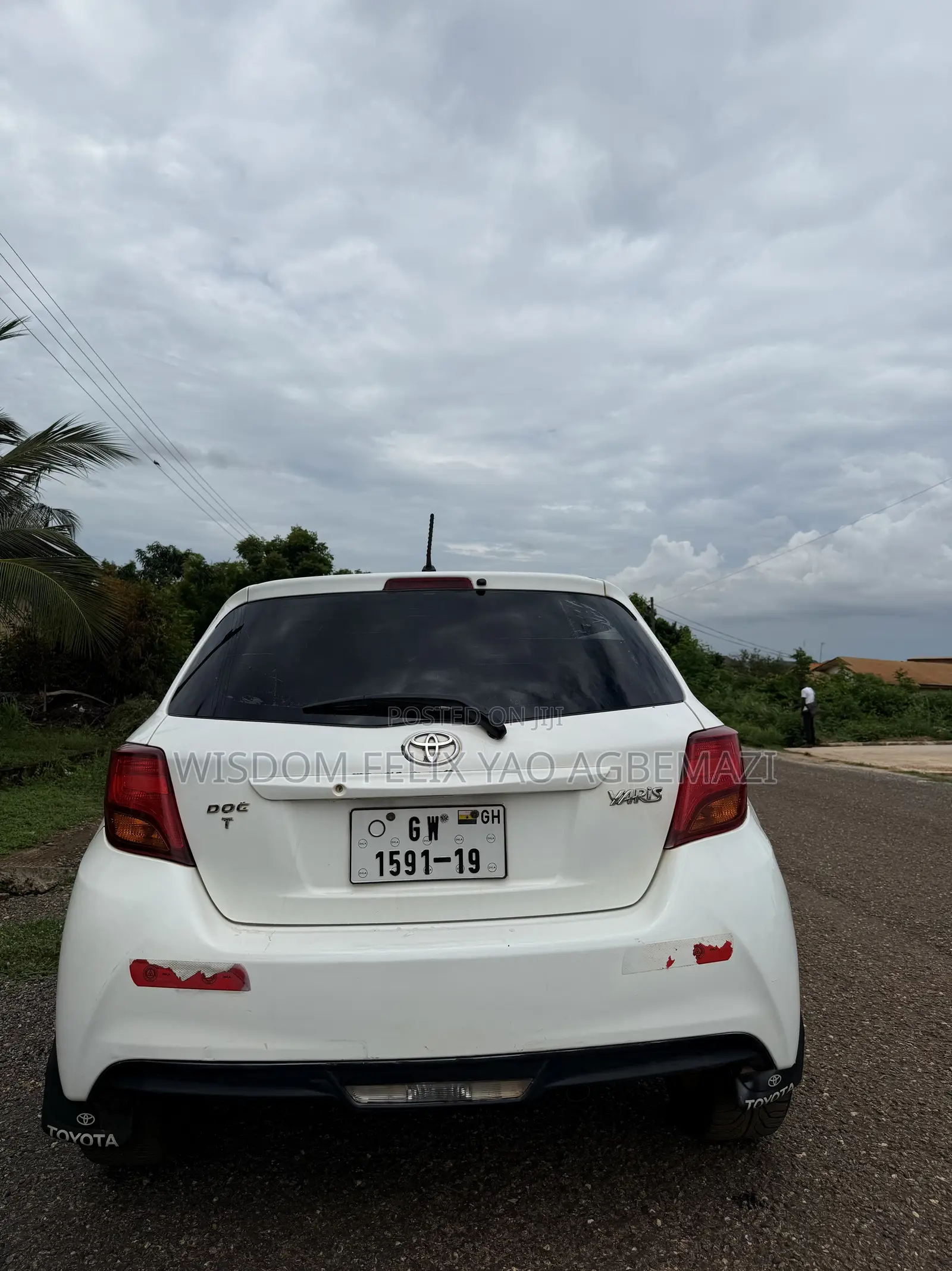 Toyota Yaris LE Hatchback 5dr 2017 White