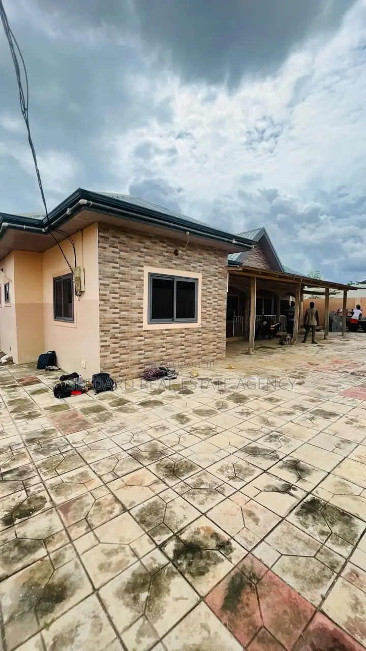 4bdrm House in Sefdard Properties, Ablekuma for sale