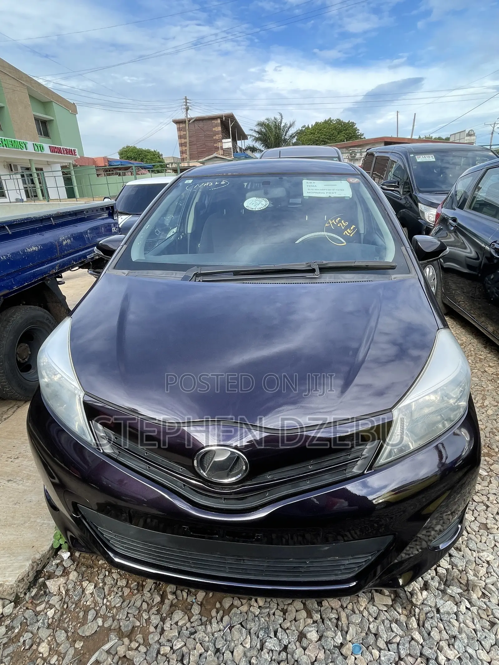 Toyota Vitz 1.3 FWD 5dr 2013 Burgundy