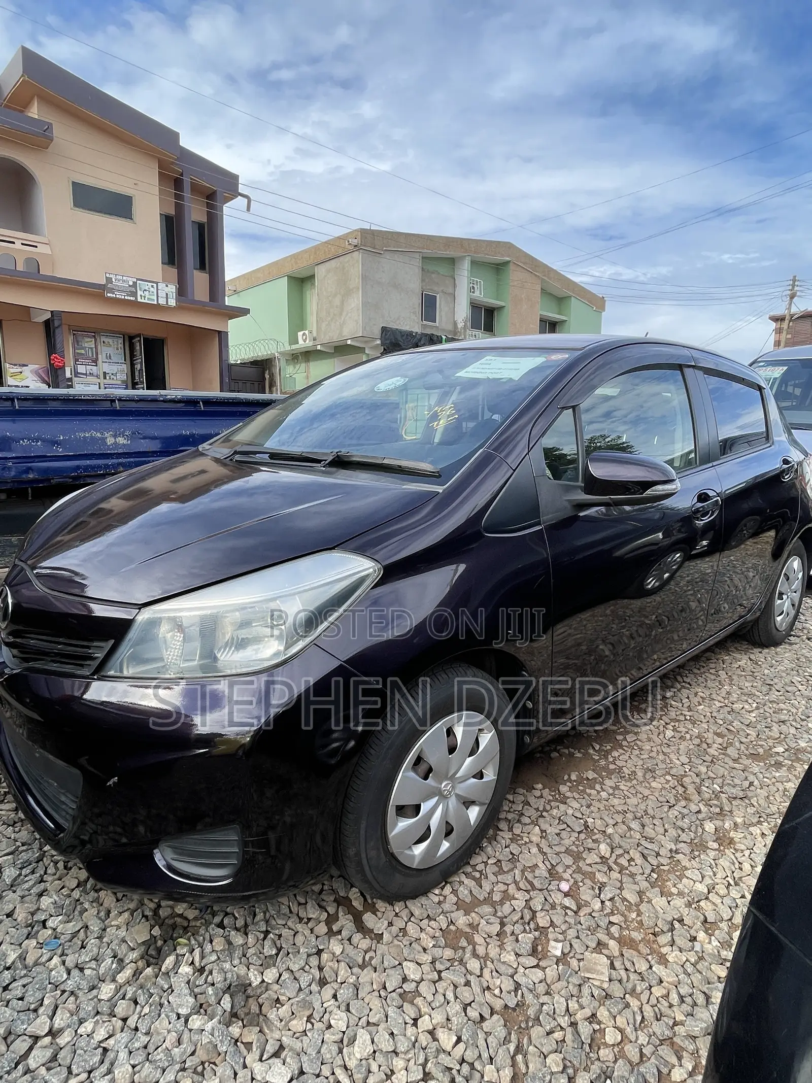 Toyota Vitz 1.3 FWD 5dr 2013 Burgundy