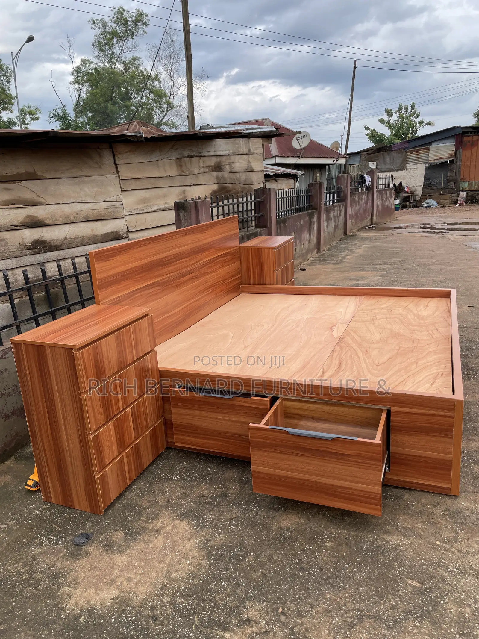 King Size Storage Bed With Drawers +2 Bedside Cabinets
